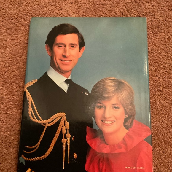 Invitation to a Royal Wedding book Diana and Charles - Picture 2 of 8